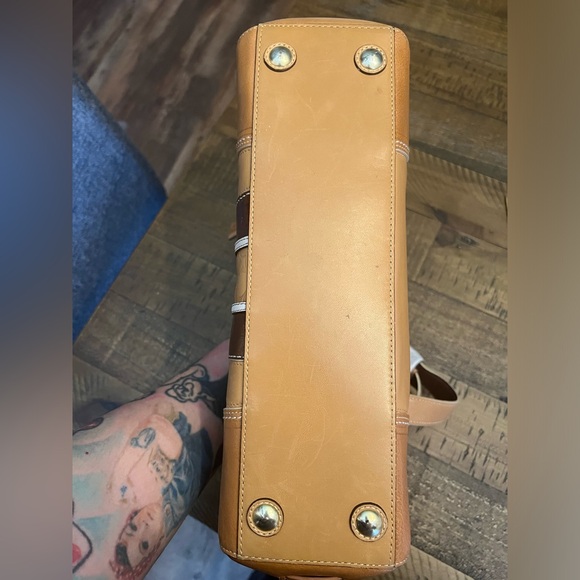 Coach Tan and Brown Leather Shoulder Bag with Turnlock Closure - Picture 6 of 13